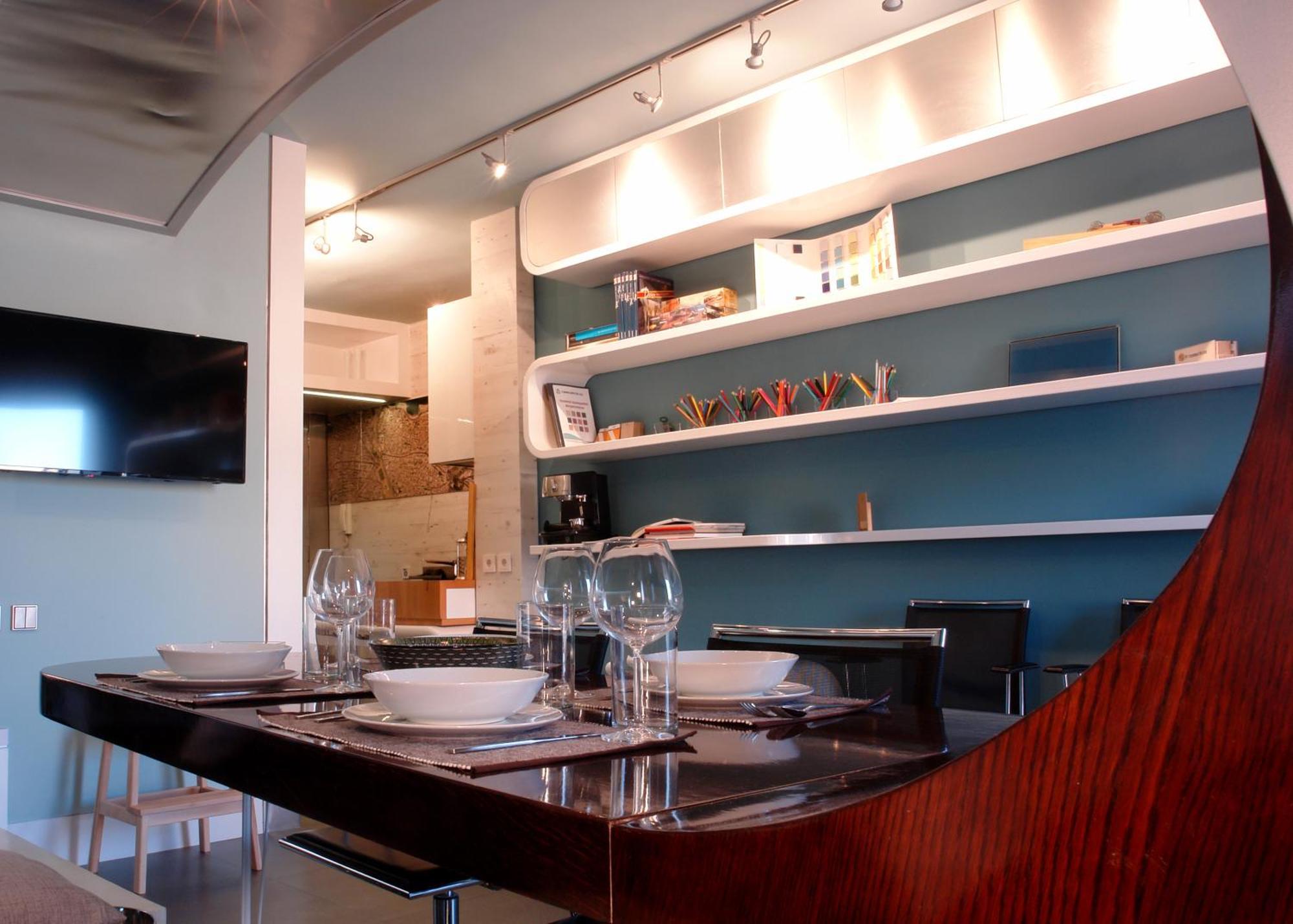 High End At The Center Of Apartment *