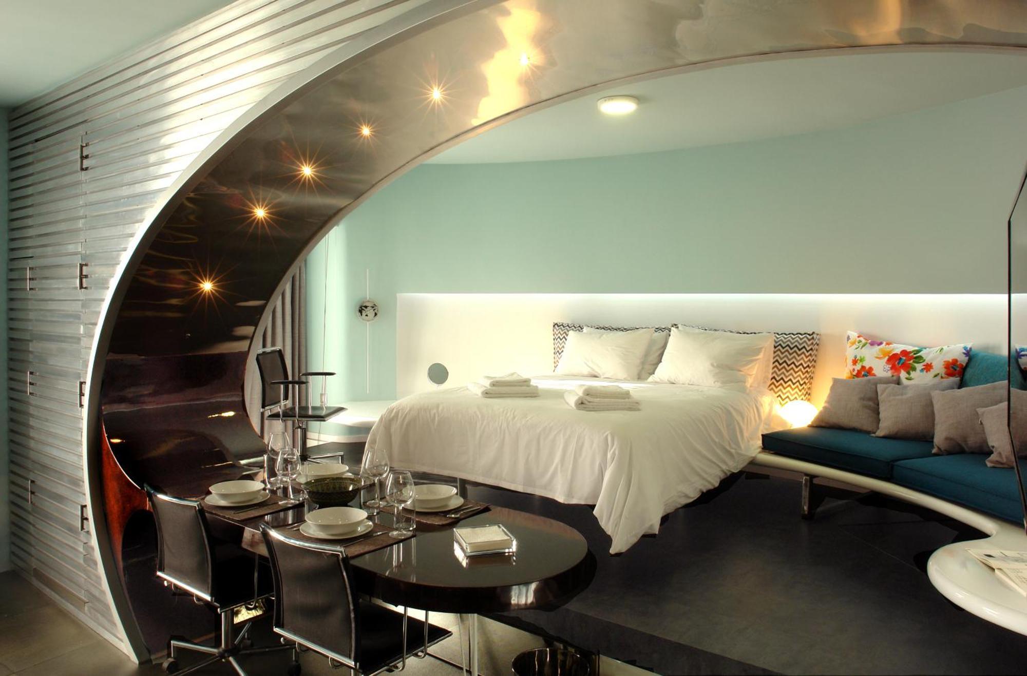 High End At The Center Of Apartment